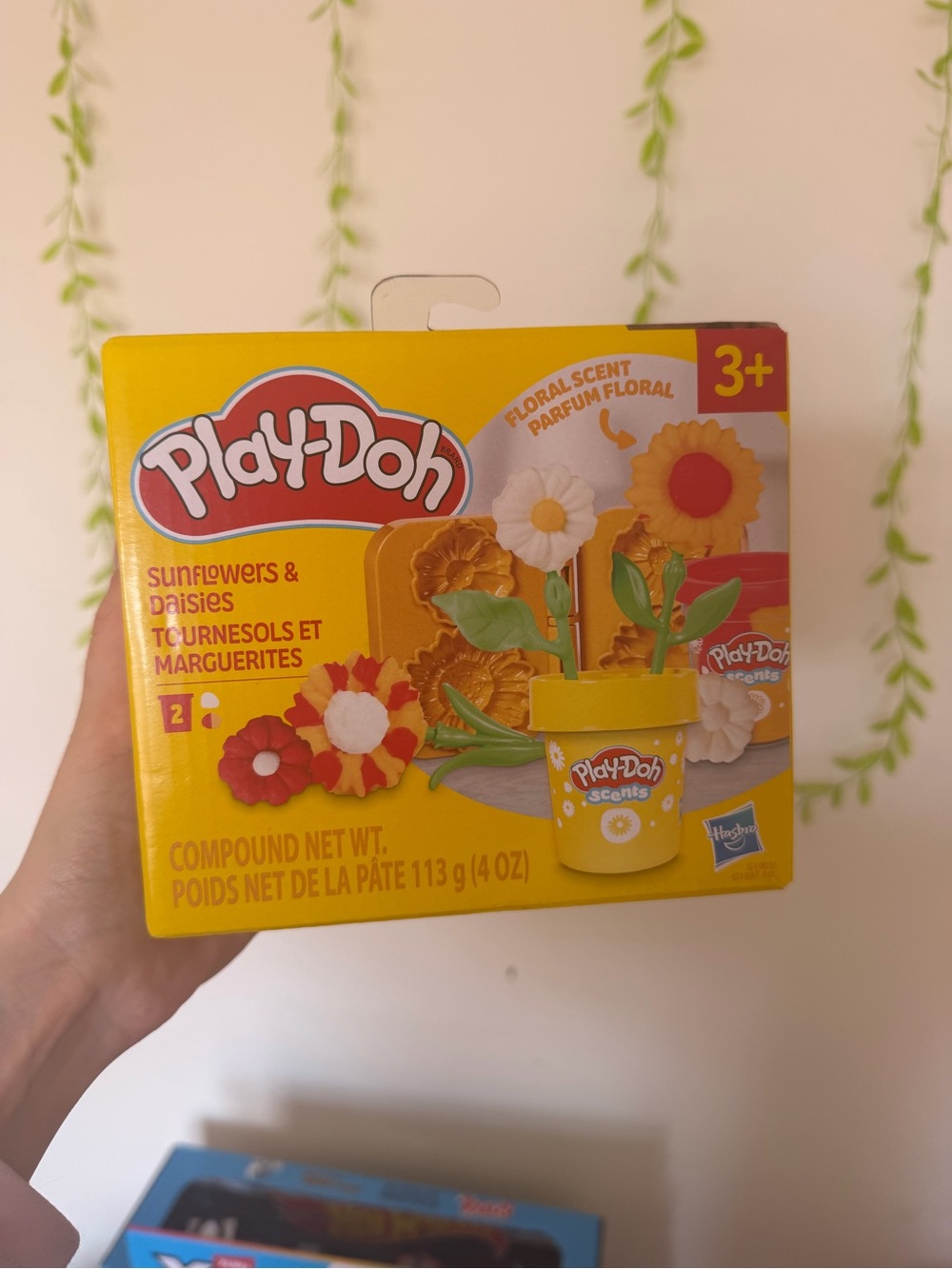 Play-Doh Sunflowers & Daisies Flower Craft Set - Yellow